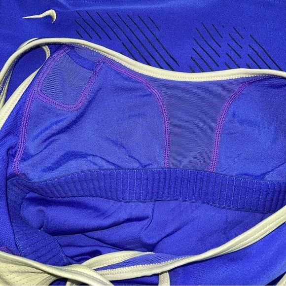 Nike Tank Top Women's Size XS Blue Yellow Vintage Printed Built-in Shelf Bra - Picture 5 of 8